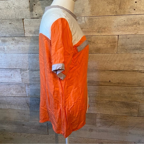 🛍️3/$30  Bayo‎ women’s orange colourblock rear button up top in size medium - Picture 4 of 9
